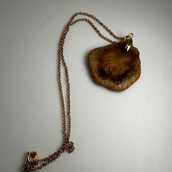 SALE! 18" gold tone chain with agate slice pendant, necklace! - Picture 10 of 15